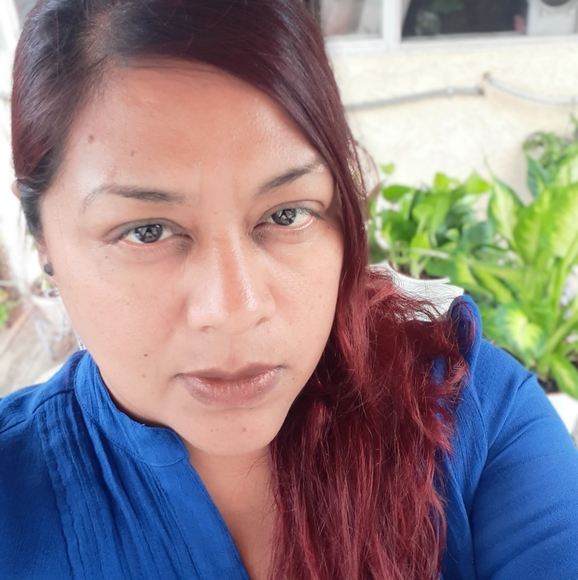 Meet your Posher, Faby Makeup  & Jewelry - Picture 9 of 16